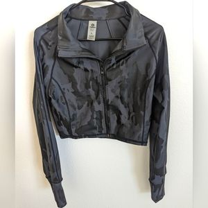 Athletic camo crop top - zip up